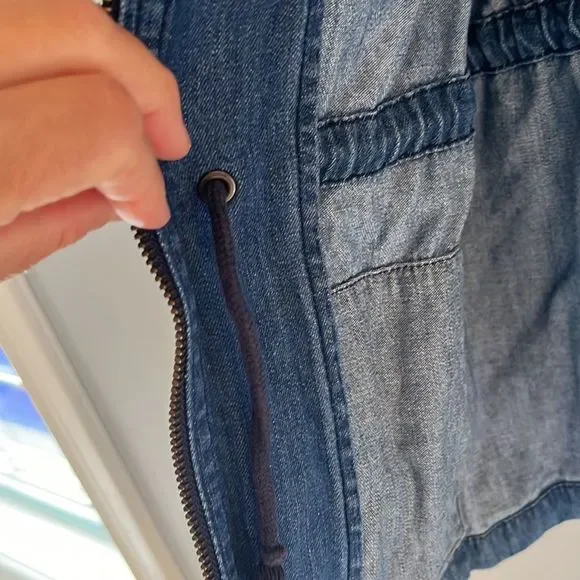 GAP- Denim jacket 💙 size Small - Picture 5 of 8